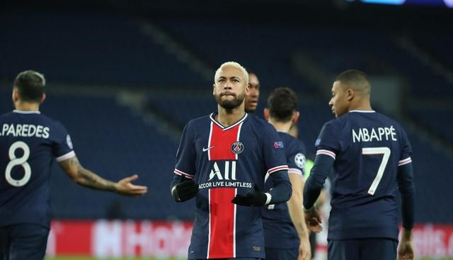  巴黎圣日耳曼控球压制，耐心传导撕破波尔多防线