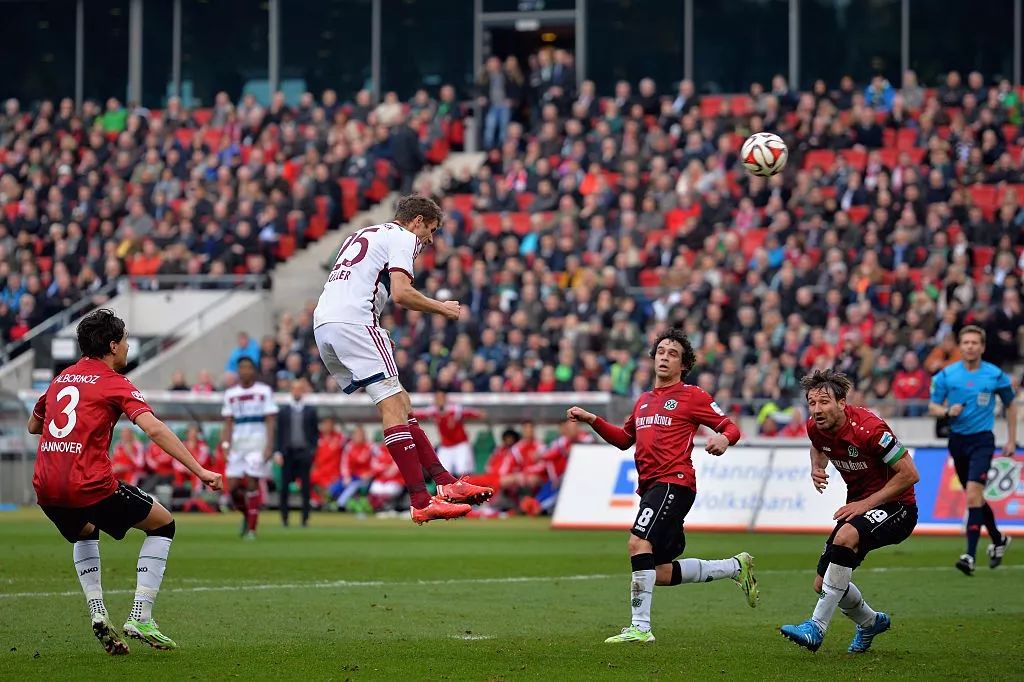  汉诺威96主场氛围热烈，德甲比赛借势发力取三分
